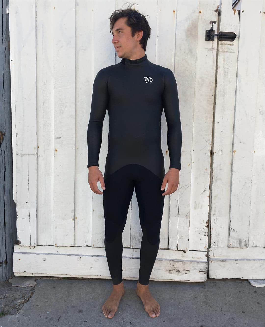 サキャスティックのインスタグラム：「Elijah @berlehaggard in @fahrenheitcelsiuswetsuits」