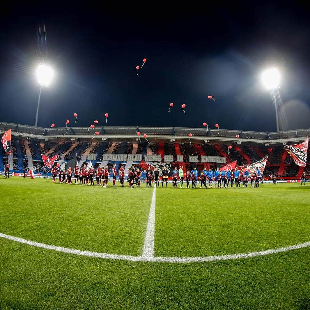 シャルケ04さんのインスタグラム写真 - (シャルケ04Instagram)「What a pic! 🔴⚫️🔵⚪️ . . #S04 #Schalke #Knappen #Königsblau #🔵⚪️ #SchalkeundderFCN #Futbol #Football #Soccer」4月13日 3時45分 - s04