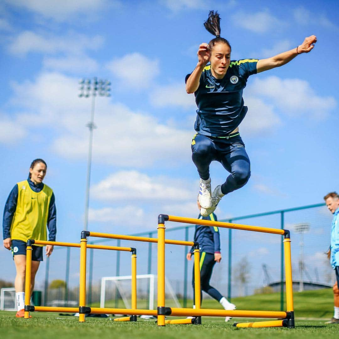 マンチェスター・シティFCさんのインスタグラム写真 - (マンチェスター・シティFCInstagram)「Leaping into #fawomenscup Semi Final weekend like 💪 #mancity」4月13日 3時55分 - mancity