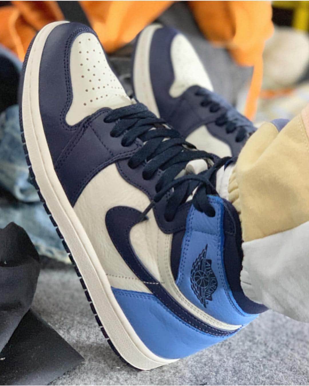 Sneakgalleryさんのインスタグラム写真 - (SneakgalleryInstagram)「Better look at the Air Jordan 1 #UNC dropping August 17th. Double Tap if you’re feeling these! #SNEAKGALLERY」4月13日 4時09分 - sneakgallery