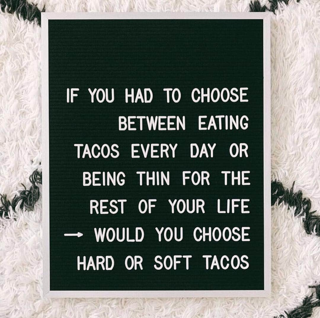 リース・ウィザースプーンさんのインスタグラム写真 - (リース・ウィザースプーンInstagram)「New life philosophy... 🌮🌮 #both (via: @grandcentralmarketla)」4月13日 4時22分 - reesewitherspoon