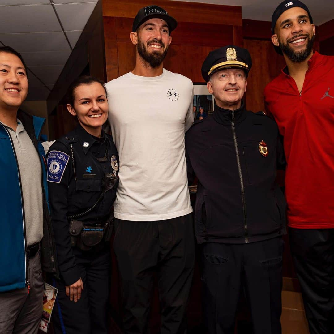 ボストン・レッドソックスさんのインスタグラム写真 - (ボストン・レッドソックスInstagram)「Had some lunch with the city’s first responders! ☺️」4月13日 5時01分 - redsox