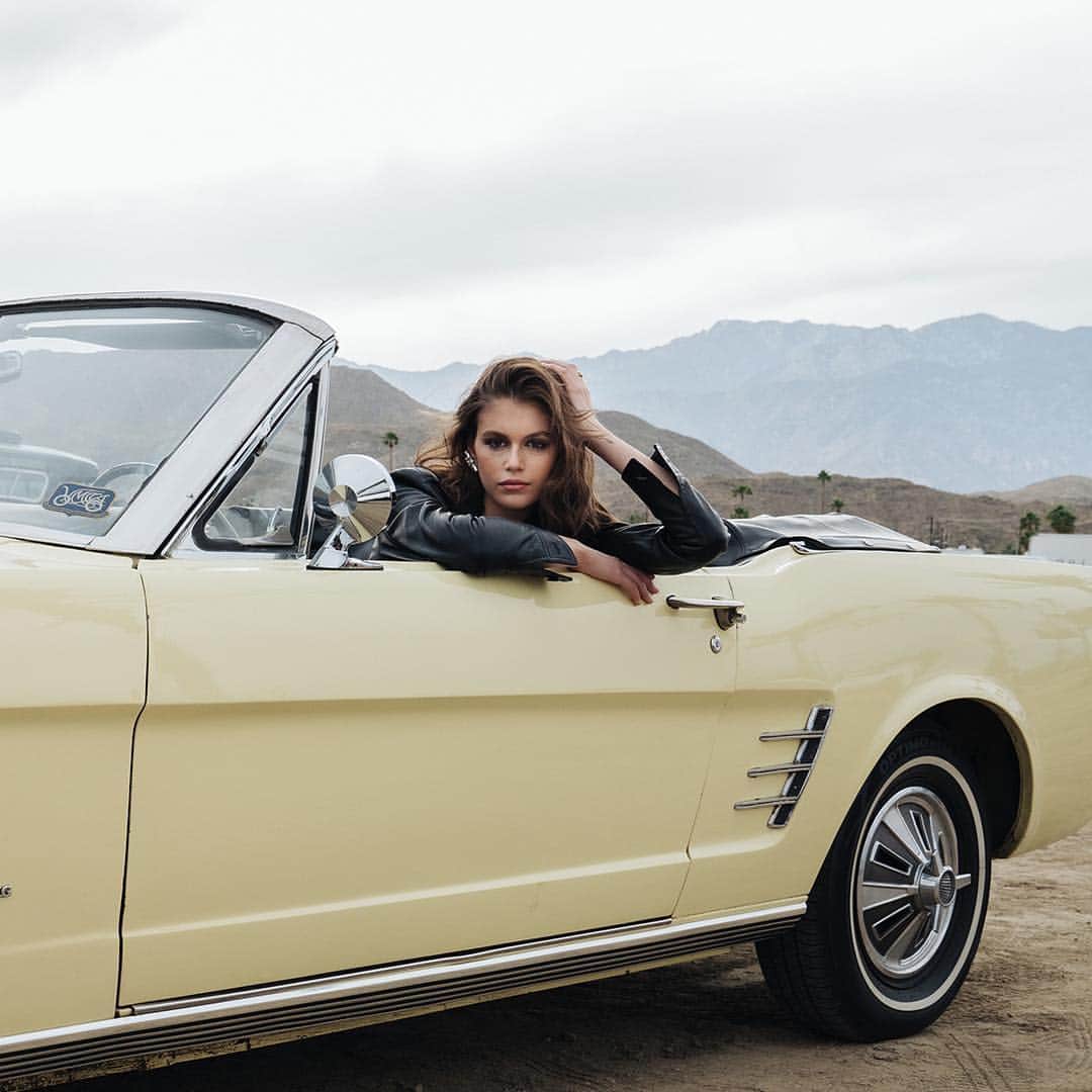 Yves Saint Laurent Beautyさんのインスタグラム写真 - (Yves Saint Laurent BeautyInstagram)「Enter the YSL BEAUTY STATION,  with @kaiagerber. The exclusive beauty paradise in Palm Springs...get ready to rev your engines. Open 3PM-8PM Friday & 10AM-8PM  Saturday and Sunday. CATHEDRAL CITY - ALLEN ROUTE 111 Kaia is seen wearing VOLUPTÉ PLUMP IN COLOR in N°1 MAD NUDE #palmsprings #yslbeautystation #yslbeauty」4月13日 5時04分 - yslbeauty