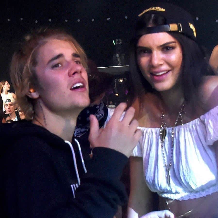 E! Onlineさんのインスタグラム写真 - (E! OnlineInstagram)「This festival throwback of Justin Bieber + Kendall Jenner is giving us all the feels. Don't miss a single thing that goes down at #Coachella this weekend by downloading our app at the link in our bio. (📷: @justinbieber)」4月13日 5時04分 - enews
