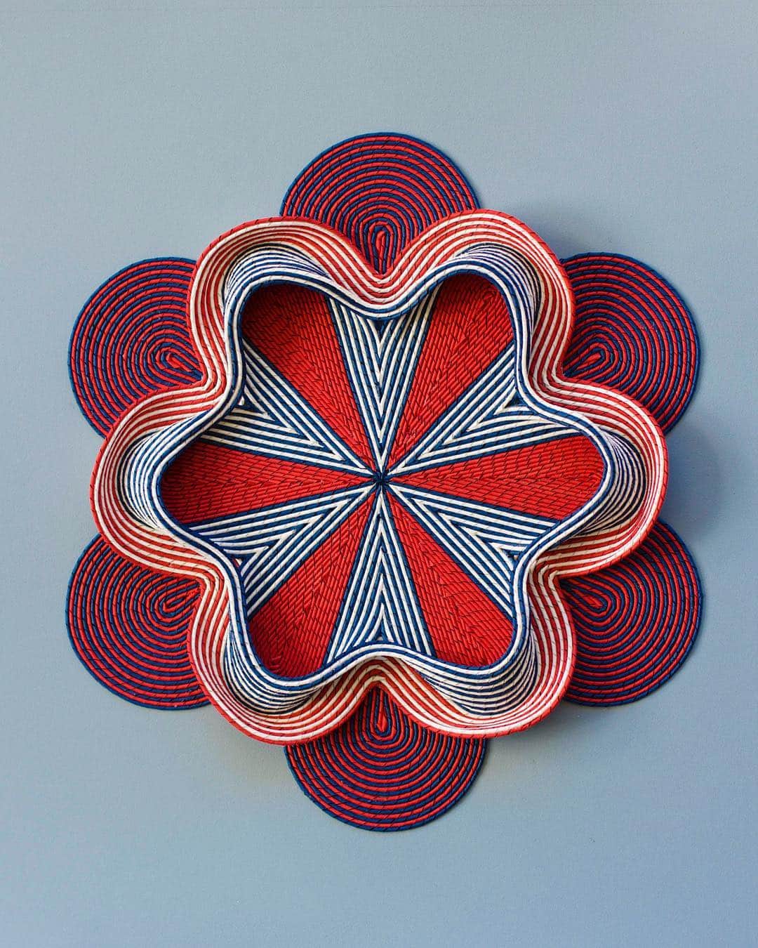 Design Milkさんのインスタグラム写真 - (Design MilkInstagram)「Loving these geometric #weavings made from paper (!!) by artist @gunjanay. 💮」4月13日 5時09分 - designmilk