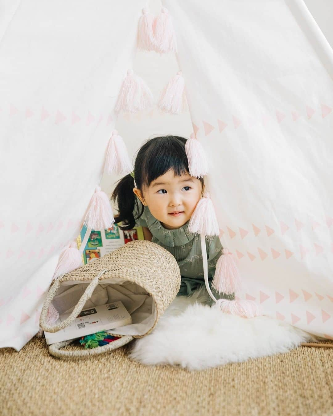 近藤麻理恵さんのインスタグラム写真 - (近藤麻理恵Instagram)「Peekaboo!」4月13日 5時15分 - mariekondo