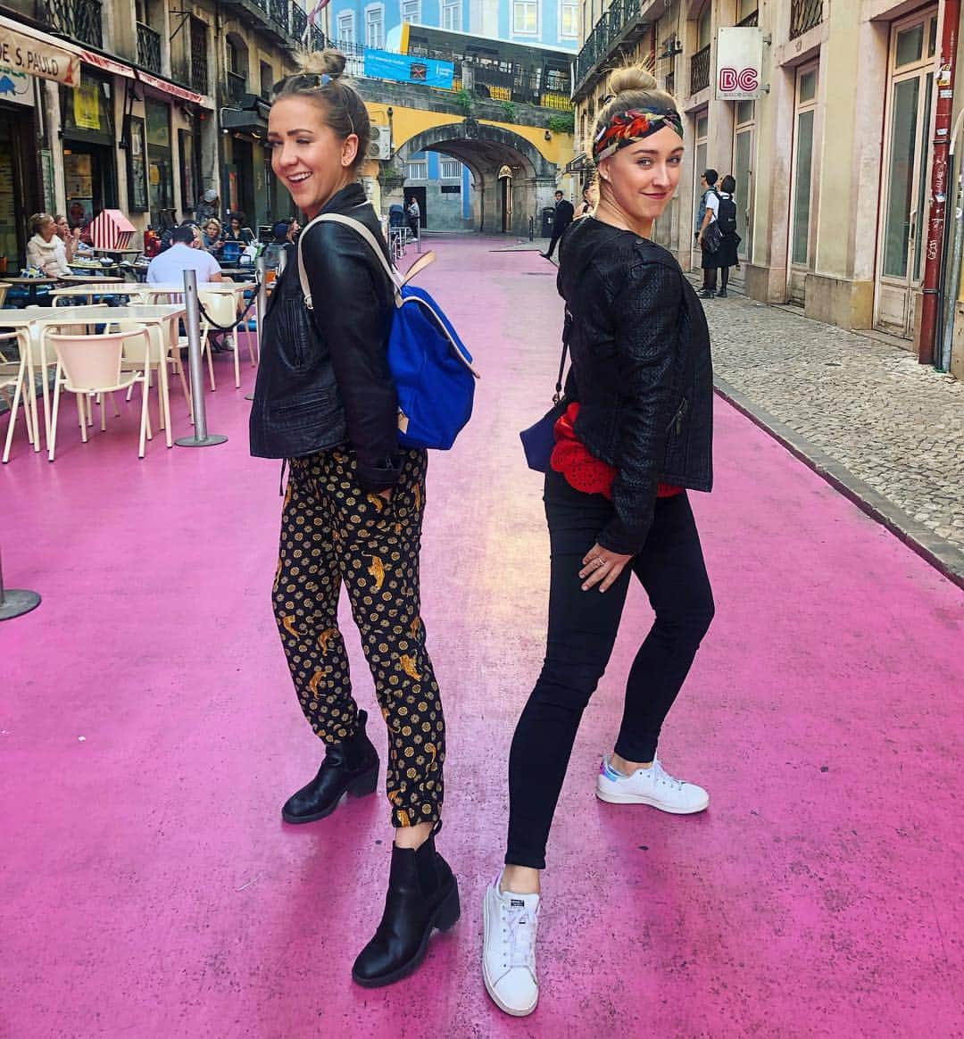 アレクシ・ギレスのインスタグラム：「Been hanging this week with Anna, but here’s a pic from Lisbon on the pink street instead 💖⛸.」