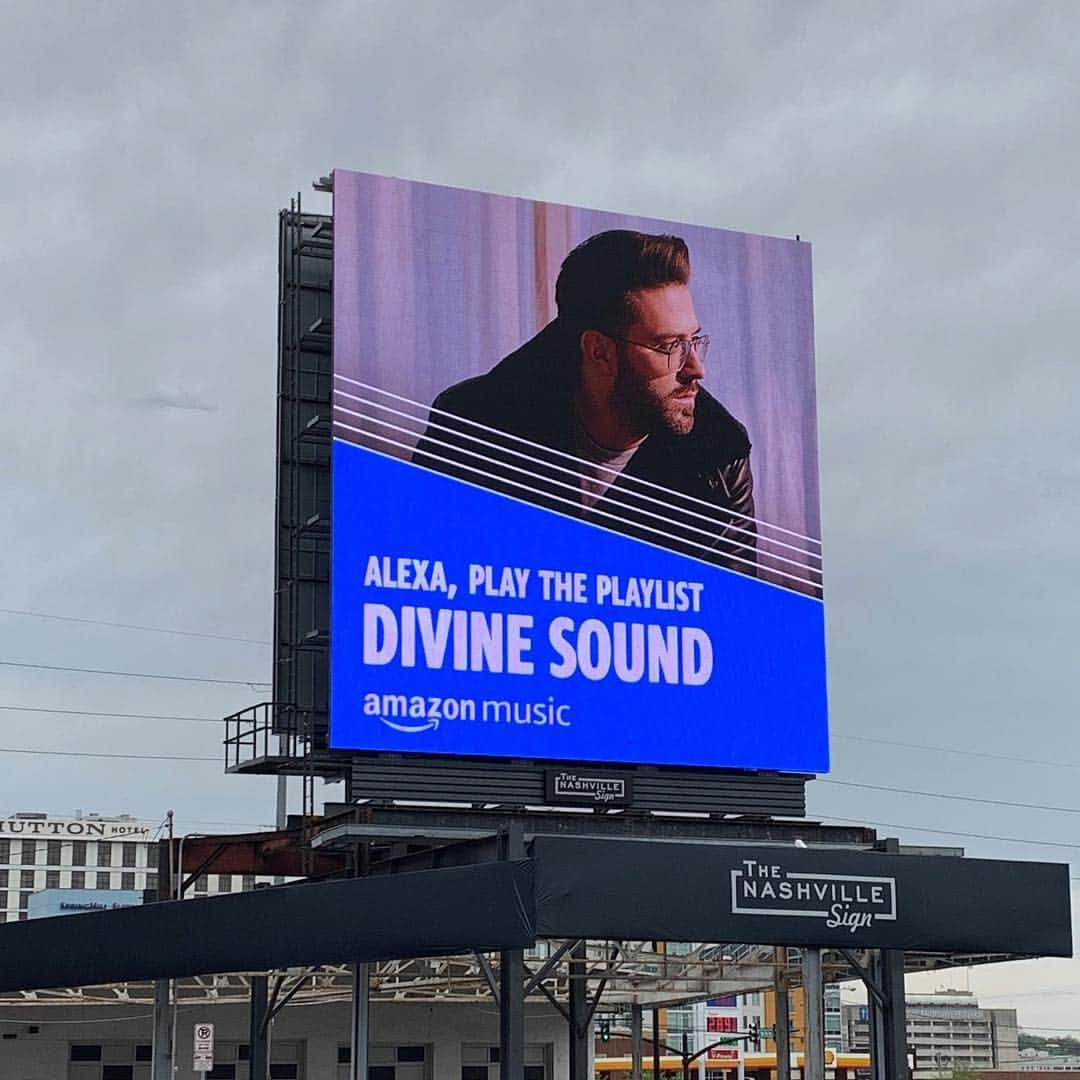 ダニー・ゴーキーさんのインスタグラム写真 - (ダニー・ゴーキーInstagram)「How cool is this?? Thank you for the Nashville love @AmazonMusic! #AlexaPlayDivineSound  https://amzn.to/2WrABRr」4月13日 5時23分 - dannygokey