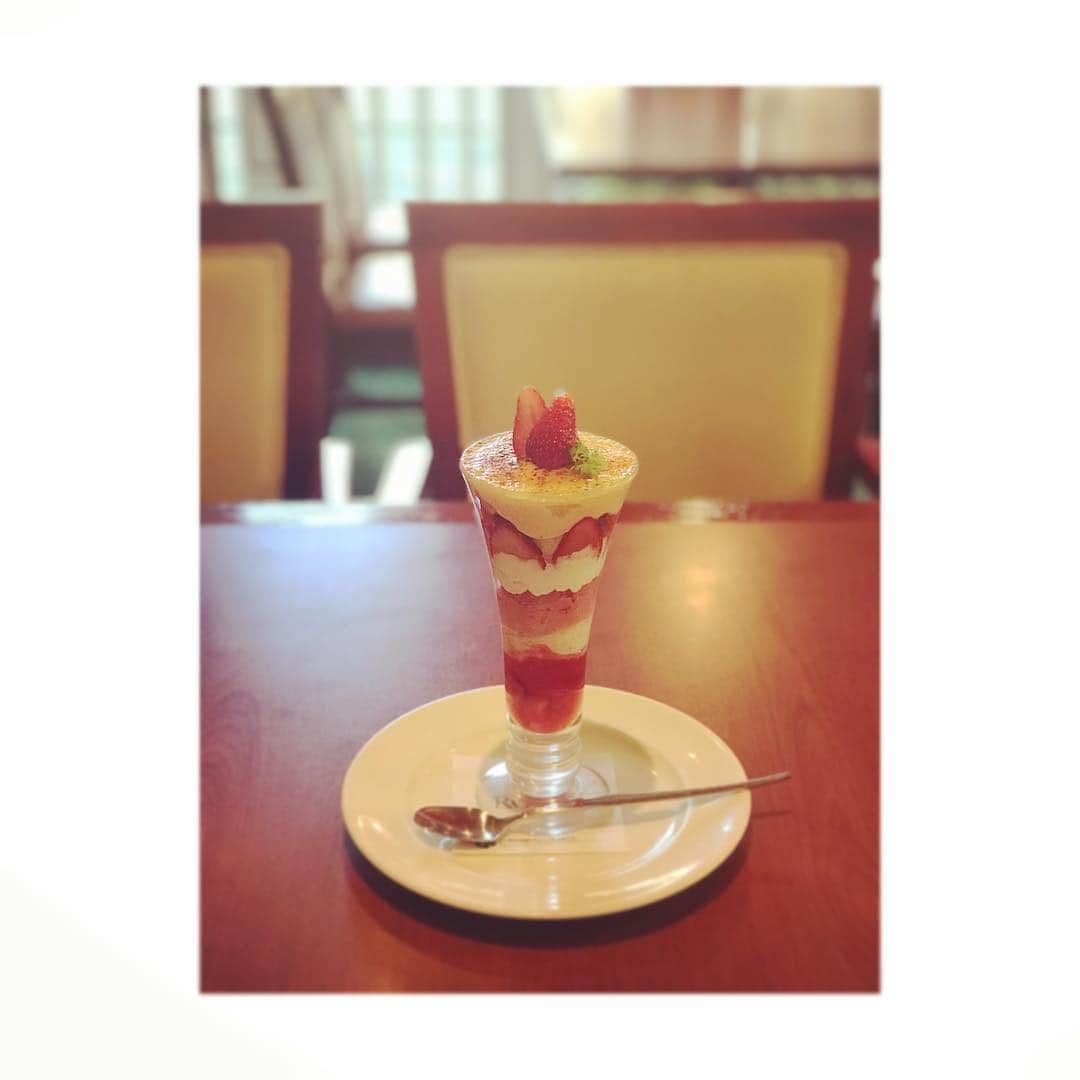 入山法子さんのインスタグラム写真 - (入山法子Instagram)「ファミレスのパフェが好きです。」4月13日 16時18分 - iriyamanoriko_official
