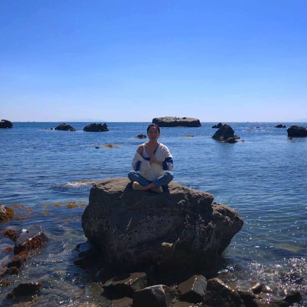 和田明日香さんのインスタグラム写真 - (和田明日香Instagram)「ポチャン、っといってしまいたい。海に呼ばれて葉山来た！」4月13日 14時56分 - askawada