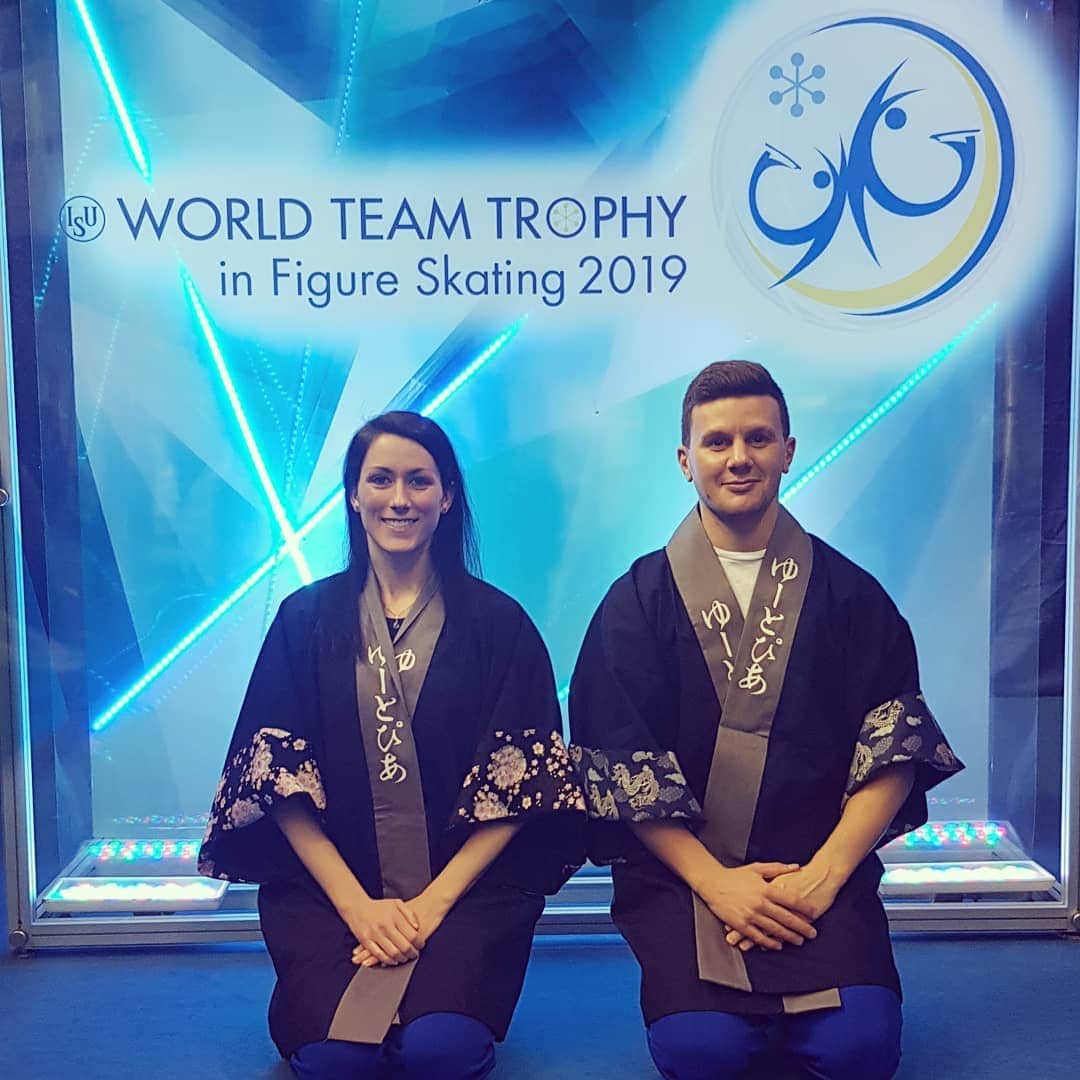 のインスタグラム：「ARIGATO JAPAN !!! We couldn't ask for a better end of season! Now it's time to enjoy this beautiful country for a couple of days before going back to Italy and start working on the new season! #WTT2019 #worldteamtrophy #fukuoka #japan #🇯🇵 #🌸 #thankyousomuch😘 #japanesefans #nicegifts #isufigureskating #isu #figureskating #icedance #teamitaly🇮🇹 #italiateam #coni #conisocial #fiammeazzurre」