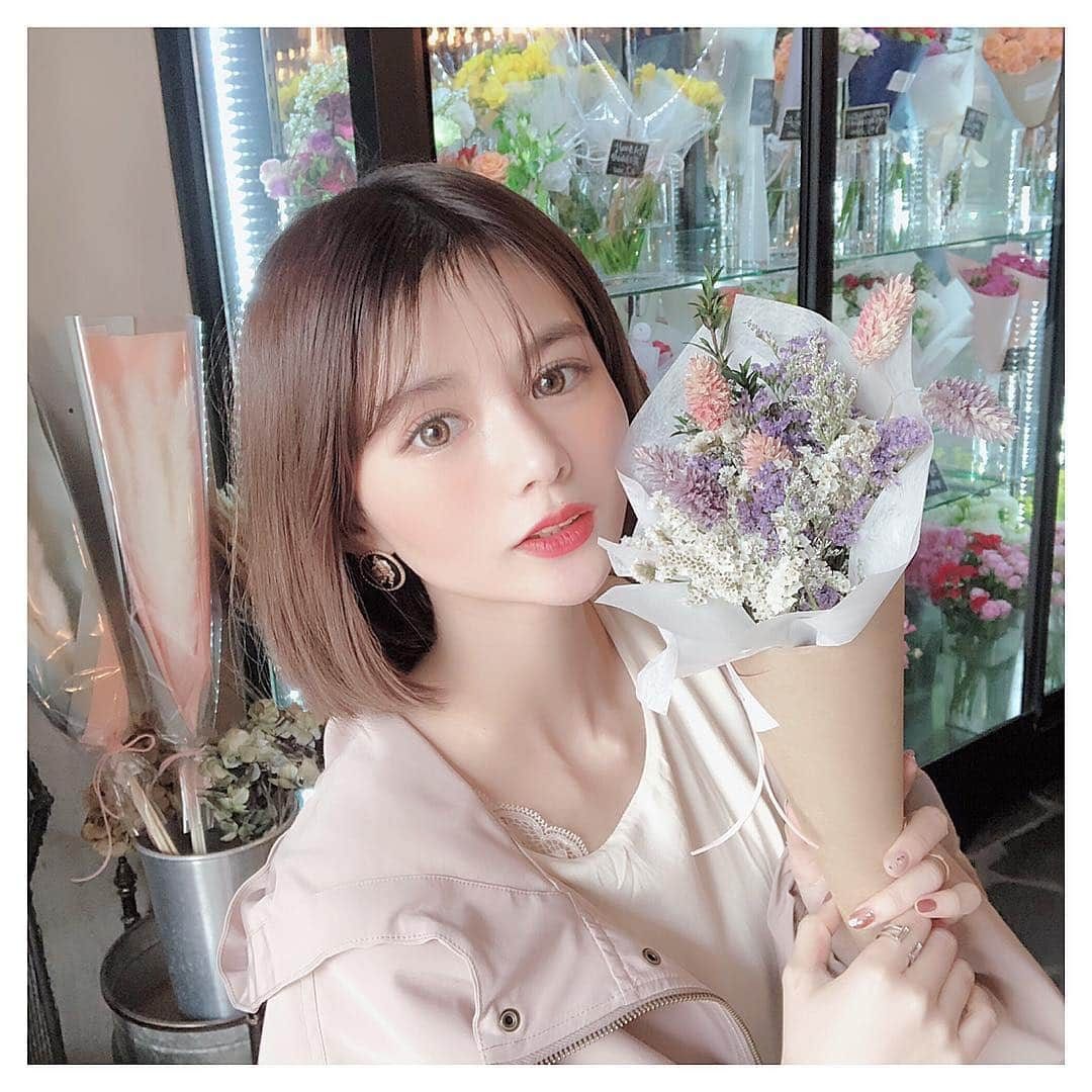 MISAさんのインスタグラム写真 - (MISAInstagram)「ㅤㅤㅤㅤㅤㅤㅤㅤㅤㅤㅤㅤㅤ ㅤㅤㅤㅤㅤㅤㅤㅤㅤㅤㅤㅤㅤ 1日目のお昼はホンデに行ってきたよ🌼 名前わからんのやけどお花いっぱいある 可愛いカフェに行った🥰 ㅤㅤㅤㅤㅤㅤㅤㅤㅤㅤㅤㅤㅤ  どこ見ても可愛かったし プレート頼んだんやけど全部美味しすぎてた、、😢❤️ 全身は次載せるね〜🕊❤︎❤︎ ㅤㅤㅤㅤㅤㅤㅤㅤㅤㅤㅤㅤㅤ  #韓国 #ホンデ #ホンデカフェ #韓国カフェ」4月13日 15時14分 - chatae._