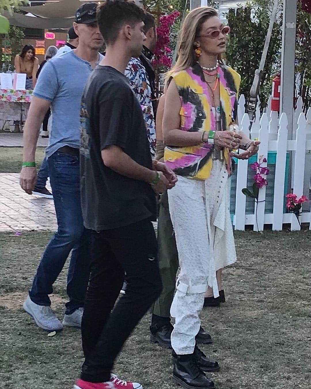 Just Jaredさんのインスタグラム写真 - (Just JaredInstagram)「@gigihadid goes for tie dye for her first look at @coachella! #GigiHadid #Coachella Photos: Backgrid」4月13日 15時19分 - justjared