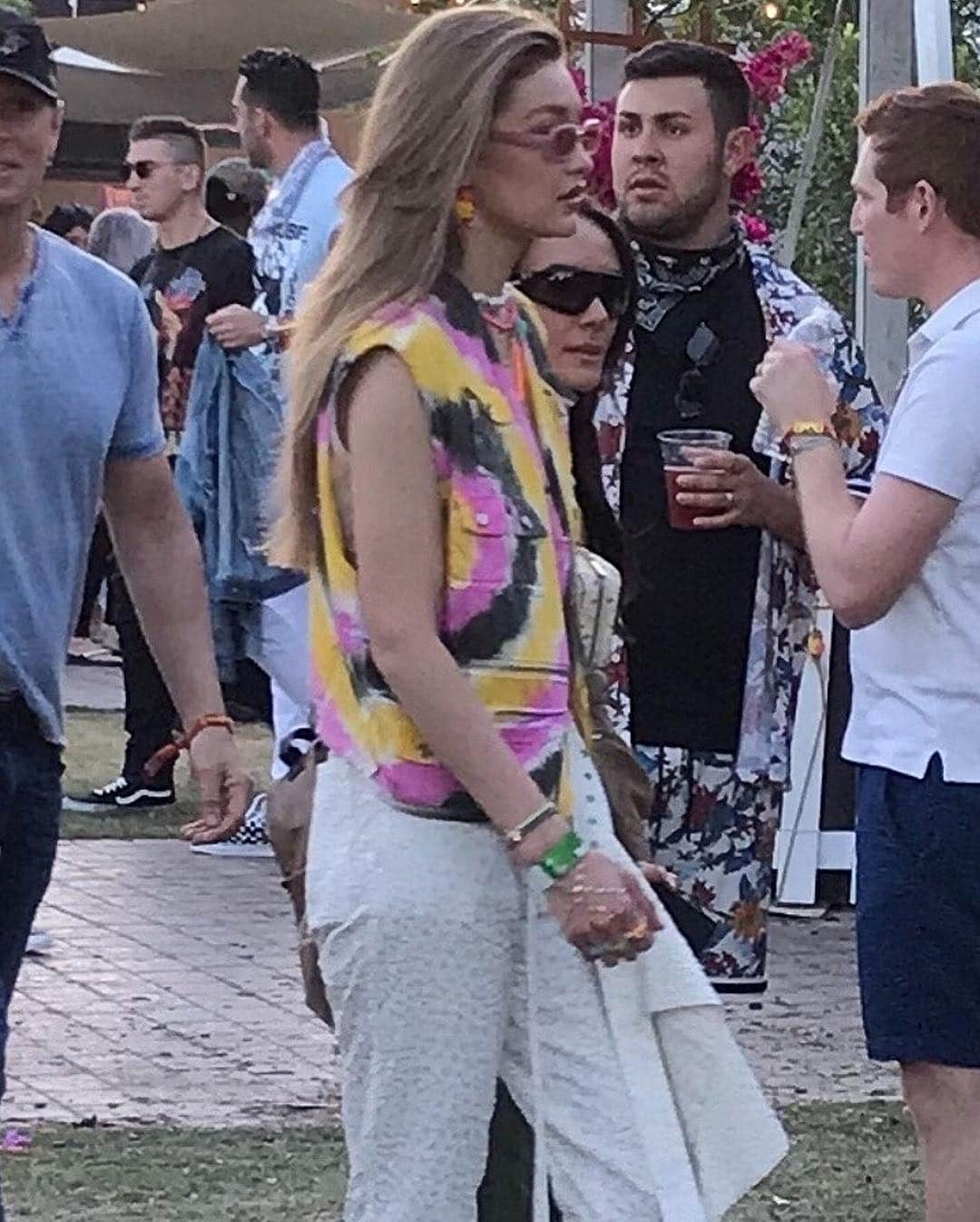 Just Jaredさんのインスタグラム写真 - (Just JaredInstagram)「@gigihadid goes for tie dye for her first look at @coachella! #GigiHadid #Coachella Photos: Backgrid」4月13日 15時19分 - justjared