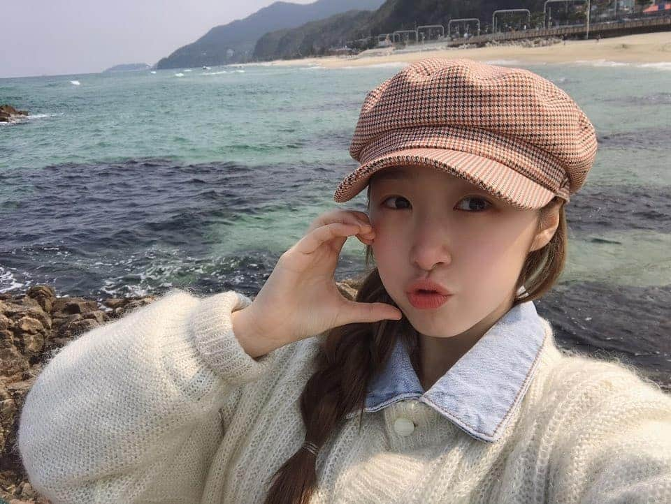 宇宙少女さんのインスタグラム写真 - (宇宙少女Instagram)「오늘은 우정만나는날💕 사진은 🌊바다지만 우리는 🌷공원에서 만나 🌸🌹💐! #우주스타그램 #우주소녀 #수빈」4月13日 15時19分 - wjsn_cosmic