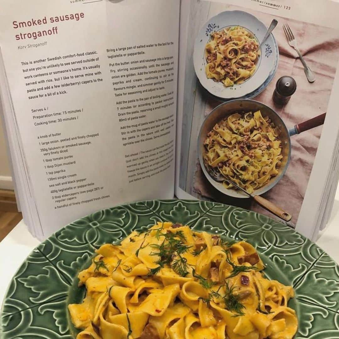 レイチェル・クーさんのインスタグラム写真 - (レイチェル・クーInstagram)「What's your favourite spring/summer recipe to cook on the weekends? 🍽️ If you're stuck for ideas, my smoked sausage stroganoff 🍝 🇸🇪 from #TheLittleSwedishKitchen is the ideal season-bridging dish to have up your sleeve. 📸: @hus_kock」4月13日 15時30分 - rachelkhooks