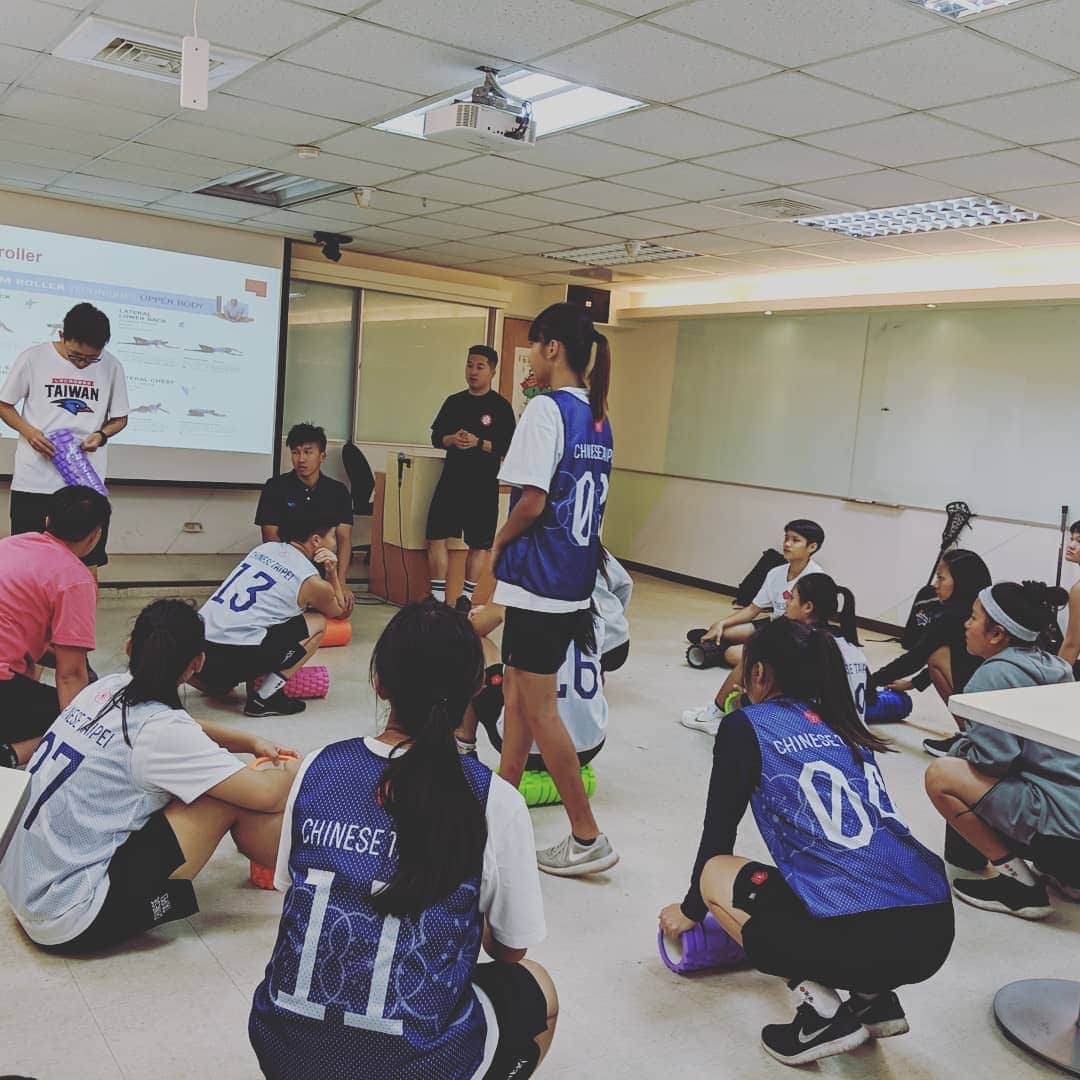山田幸代さんのインスタグラム写真 - (山田幸代Instagram)「Taiwan camp session1 done. We had a sports lecture after sesh1. One more session today! Go girls 💙❤️💙❤️ 台湾キャンプDay1‼️ セッションの間に怪我の勉強や、リカバリーの勉強しました。 さぁ、午後からも頑張るよー🥍👍🏻 #lacrosse #lacrossecamp  #taiwanlacrosse  #coach  #台湾代表  #監督  @taiwanlacrosse」4月13日 15時49分 - lacrosseplayer_sachiyoyamada