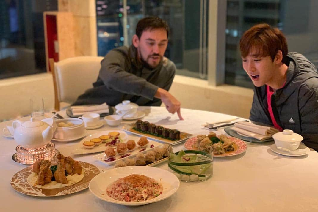 ケビン さんのインスタグラム写真 - (ケビン Instagram)「My episode of #NoSleepNoFomo is available to watch only on #Viu ✌️ CHECK IT OUT NOW!(Link in bio) Amazing views✅ Amazing food✅ Amazing cupping⁉️😬 @viusg  @viumalaysia  @viu_th @viuhongkong @viuindonesia @viuphilippines #ViuNoSleepNoFOMO #ViuEngage #ViuOriginals #regalhongkonghotel #regalpalace #RegalHotels」4月13日 15時42分 - kevinwoo_official