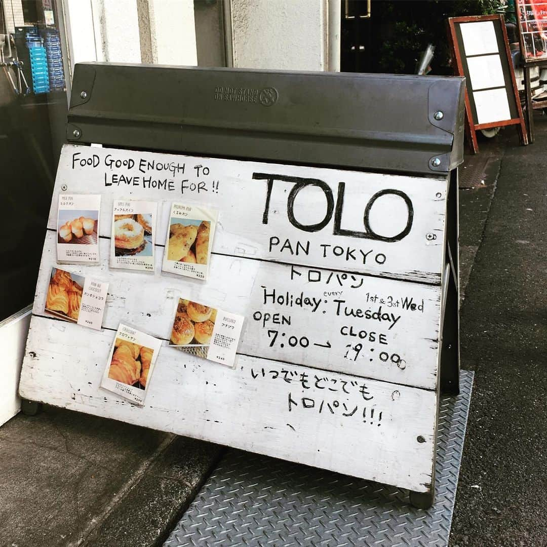 InRedさんのインスタグラム写真 - (InRedInstagram)「池尻大橋にある人気のパン屋さん「TOLO  PAN TOKYO」で、いちごサンドを発見!  ブラックカカオの食パンは生クリーム、白いパンのほうは、あんこと生クリームでサンド。  いちご、あんこ、生クリームの三位一体が絶妙です😍  #inredmagazine #inred #インレッド #tolopantokyo #トロパン #サンドイッチ #フルーツサンド #いちごサンド #InRedパン部 #InRedおやつ #編集長」4月13日 15時54分 - inrededitor