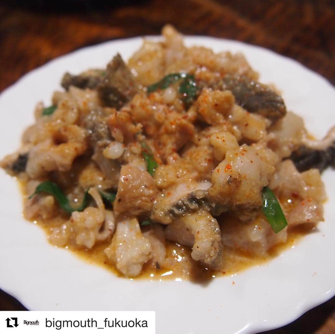 栗田善太郎のインスタグラム：「酒場へ #Repost @bigmouth_fukuoka with @get_repost ・・・ SAKABAコンテンツ 記事2つアップされました。 室見のもつ焼と東京新小岩の大衆酒場です！ https://www.bigmouth.co.jp/sakaba/」