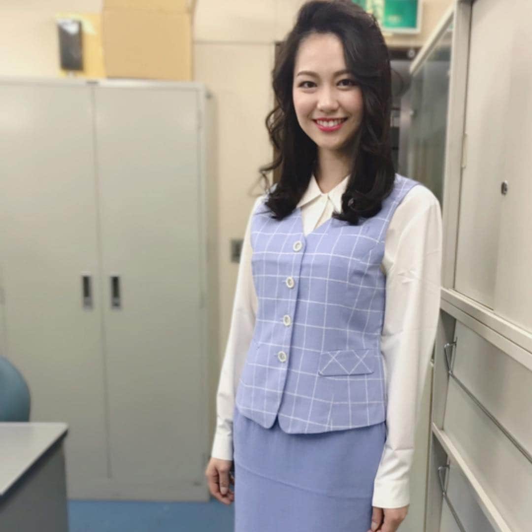 浦郷絵梨佳さんのインスタグラム写真 - (浦郷絵梨佳Instagram)「テレビ東京 昭和平成ヒット商品 全部見せます！ 昨日、4月12日２０時から放送でした⭐️ （うっかり宣伝忘れてました） . マネージャーから似合いすぎって言われたんだけど、バブリーな私はどう？？笑 ちょうど撮影の時ピークに風邪で声が枯れてて、現場ではチーママって呼ばれてたヽ(；▽；)ノ . #オッケーバブリー 👌 #ゲロゲロ #ケツカッチン  #あけみ ちゃん #テレビ東京 #昭和平成ヒット商品全部見せます」4月13日 16時05分 - urago.erika
