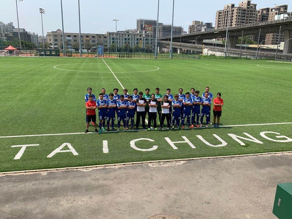 一柳夢吾さんのインスタグラム写真 - (一柳夢吾Instagram)「いよいよ明日台湾プレミアリーグが開幕。  2003年4月29日国立競技場でのデビュー戦から16年経つ今でもサッカーを続けられているとは思っていなかった。  自分にとってFUTUROを通じて台湾サッカーの発展に貢献するという事が新たなモチベーションとなり、始まったばかりのこのチームでここからどんな景色が見れるか楽しみです。  そして今年のリーグ戦で2位までに入ればアジアの大会であるAFCカップに出場する権利が与えられるのでチームとしてそこを目標にしていきます。  VISAの関係で明日の試合は出場できるか分かりませんが、どうなろうとチームが勝つためにサポートしよう！  The Taiwan Premier League finally opens tomorrow🏆  2019season begins make a great season💯  #台中futuro  #taiwan#taichung#taiwanpremierleague#taiwanesefootball#taiwanlife#台湾#台中#台湾プレミアリーグ#台湾サッカー#台湾ライフ」4月13日 16時09分 - yugo_ichiyanagi