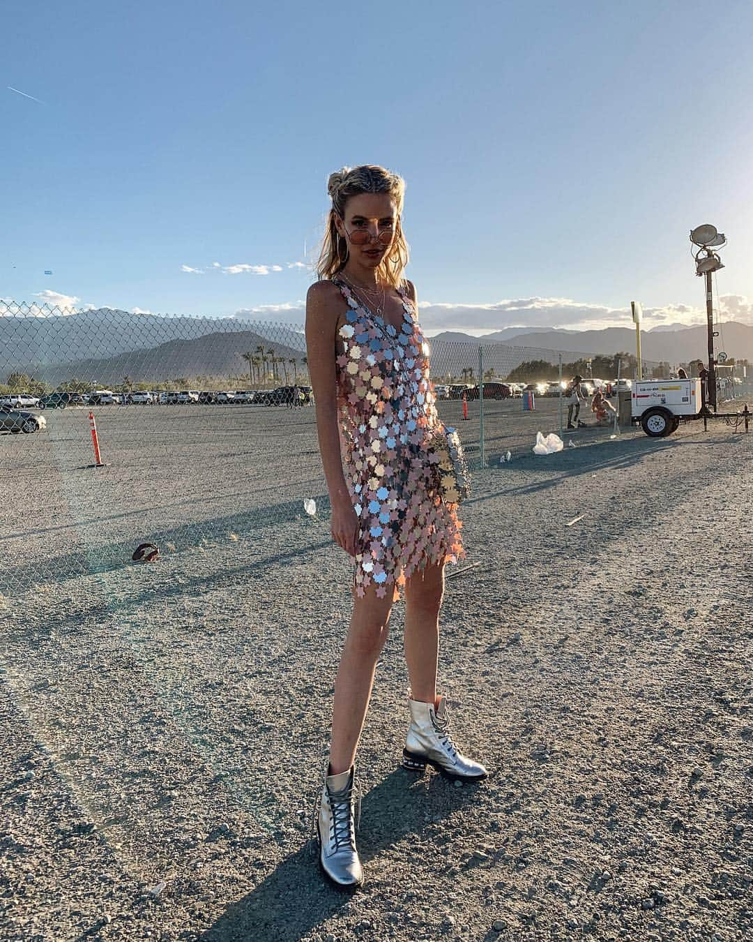 レオニー・ハンネさんのインスタグラム写真 - (レオニー・ハンネInstagram)「Chella, let’s bring it on! ✨ Anzeige/Ad #Coachella #PacoRabanne」4月13日 16時14分 - leoniehanne