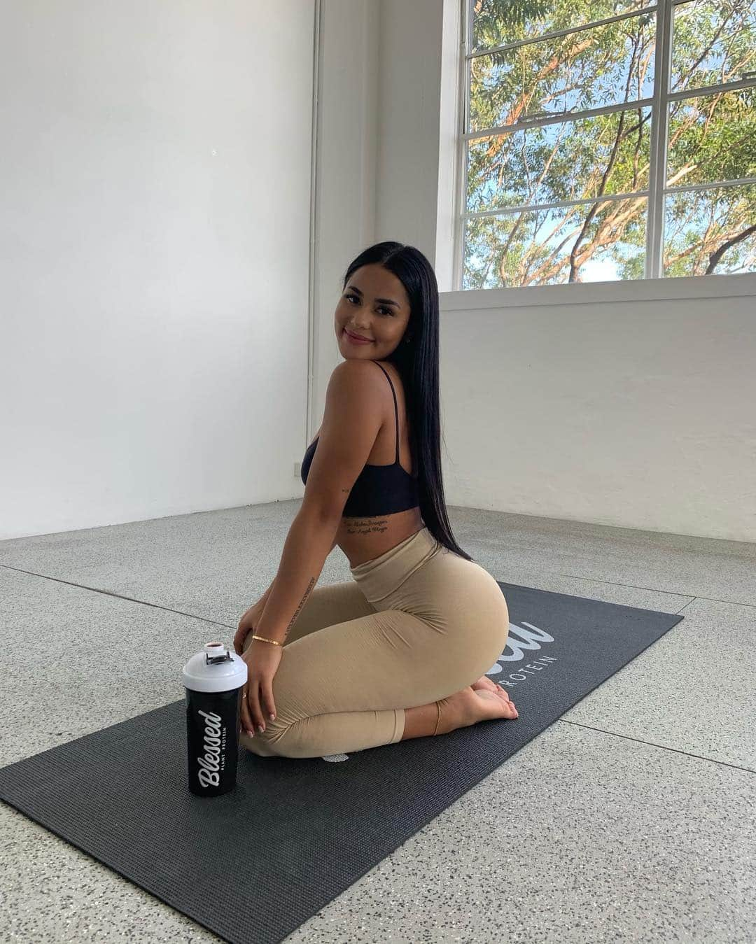 Katya Elise Henryさんのインスタグラム写真 - (Katya Elise HenryInstagram)「stay blessed 🙏🏽 has anyone tried the limited edition birthday cake flavor of @blessedprotein yet?! you must 🤤 use code KATYA10 to save $ and get your hands on it before it’s out! *limited edition* go to www.ehplabs.com」4月13日 7時31分 - katyaelisehenry