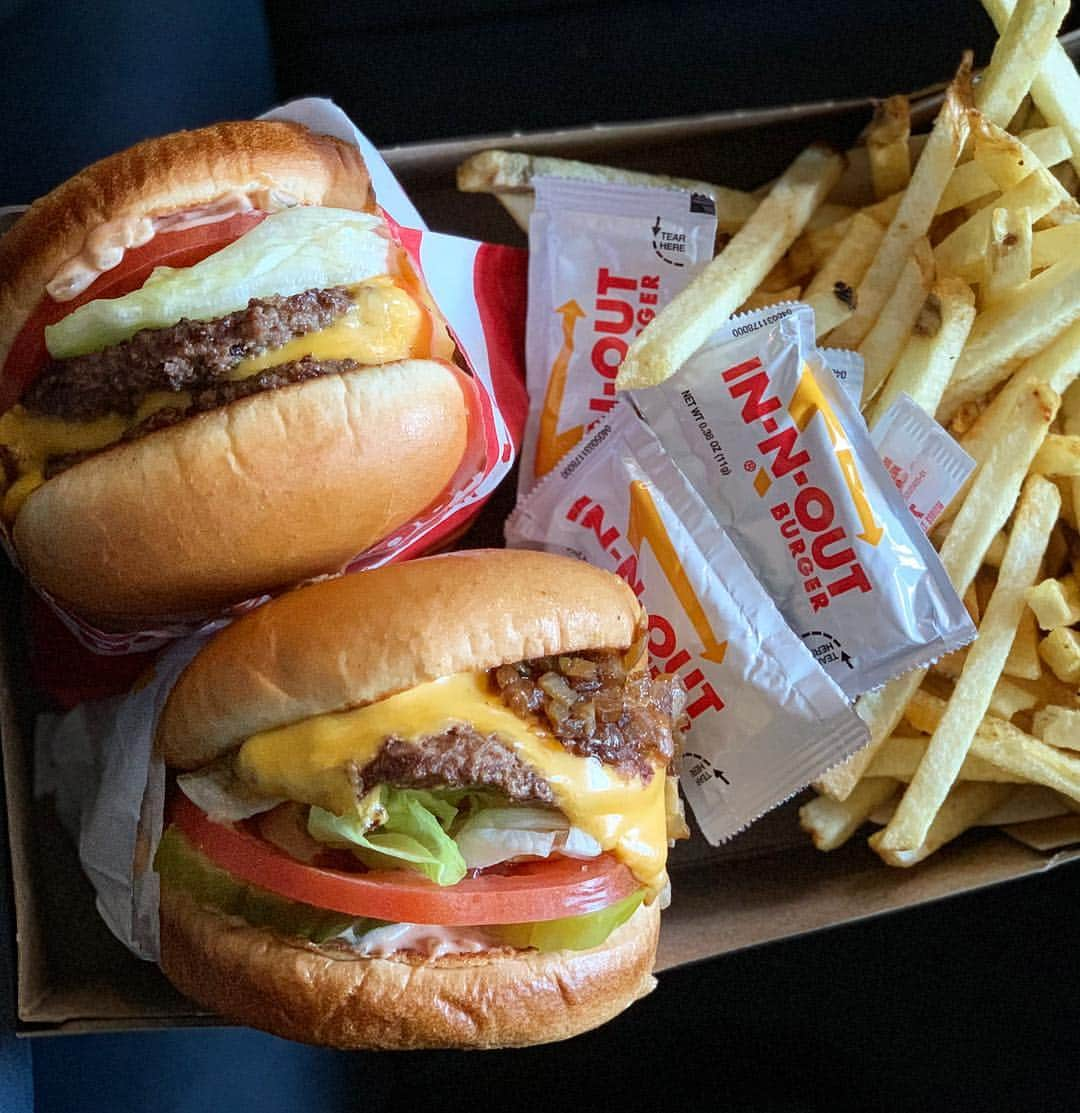 DOMINIQUE ANSEL BAKERYさんのインスタグラム写真 - (DOMINIQUE ANSEL BAKERYInstagram)「Ok guys, so this is my first @innout - en route to Pebble Beach for #pbfw2019 with a double double animal style.」4月13日 7時27分 - dominiqueansel