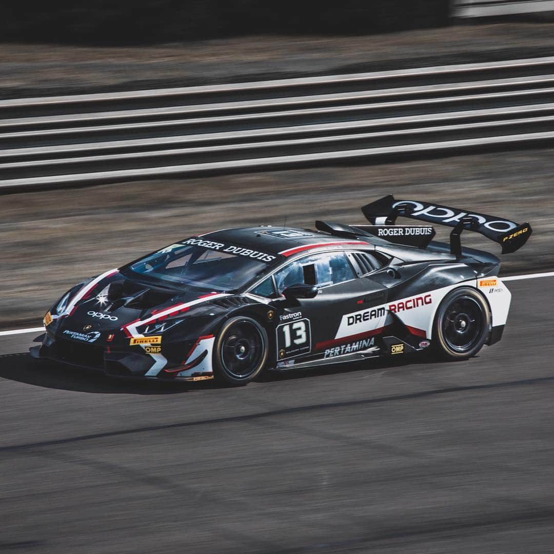CarsWithoutLimitsさんのインスタグラム写真 - (CarsWithoutLimitsInstagram)「Make sure to check out @andyc0313! He’s racing Lamborghini Super Trofeos and his life is crazy! Follow him and all his adventures racing around the world! @andyc0313 Photo @ajmckeee」4月13日 7時30分 - carswithoutlimits