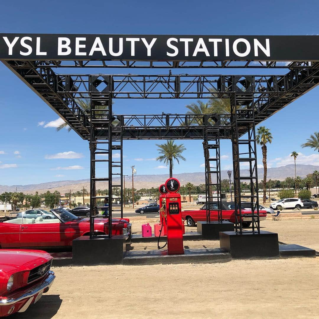 セルフリッジズさんのインスタグラム写真 - (セルフリッジズInstagram)「Selfridges Travel Diaries | We’ve travelled to Palm Springs with @yslbeauty to shoot their #YSLBeautyStation. Join us on stories to experience the pop-up . . . #ysl #yslbeauty #yslbeautystation #selfridgesbeauty #palmsprings」4月13日 7時43分 - theofficialselfridges