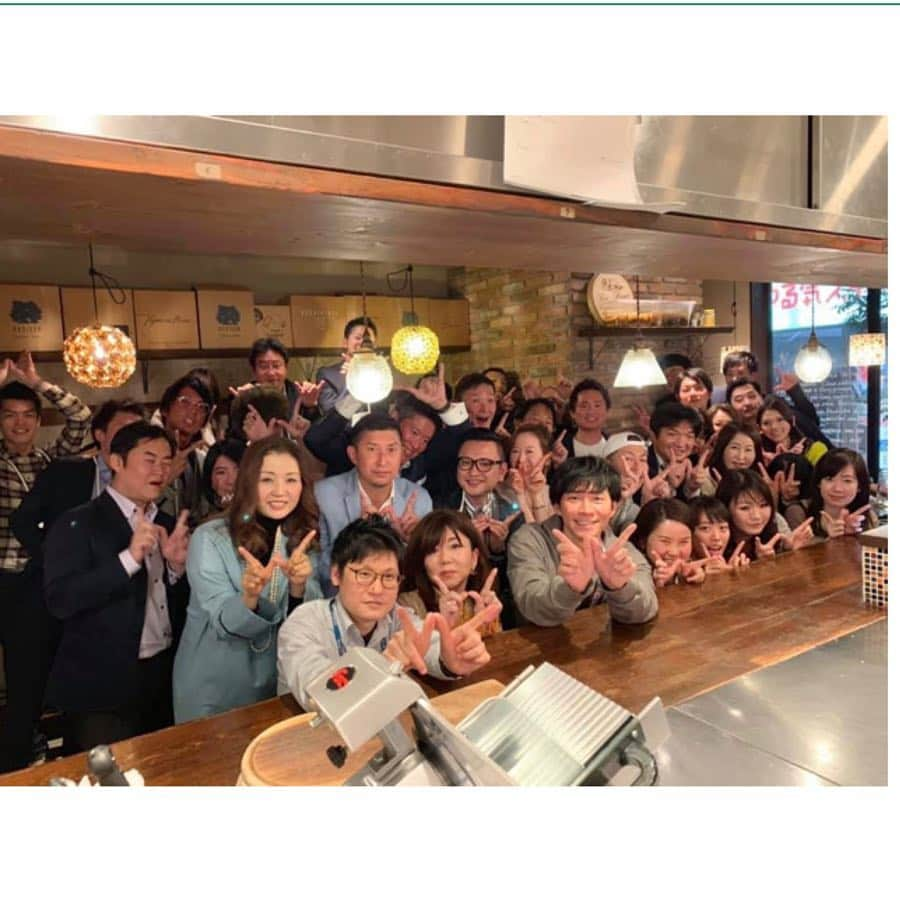 大見さなえさんのインスタグラム写真 - (大見さなえInstagram)「渡部さんオフ会☺️💓💓💓 グルメな渡部さん＆サロンの方と 食の深い話で盛り上がってた🌸 ・ 都立大学のバルにて🍖🍴 『カンティーナ カーリカ・リ』 ・ ピンチョスと 出来立てのお肉など 美味しいお料理次々出てきて 心もお腹も大満足🤤💓💯 今回も癒しをありがとうございました☺️#渡部サロン ・ #カンティーナカーリカリ #カーリカリ #渡部建 さん #渡部ポーズ #オフ会 #女版渡部 になりたい #dinner #東京グルメ #グルメ王 #バル #bar #めぐログ_都立大学 #都立大学グルメ #都立大学 #渡部さんグルメ本掲載店」4月13日 7時45分 - tabe_megumi