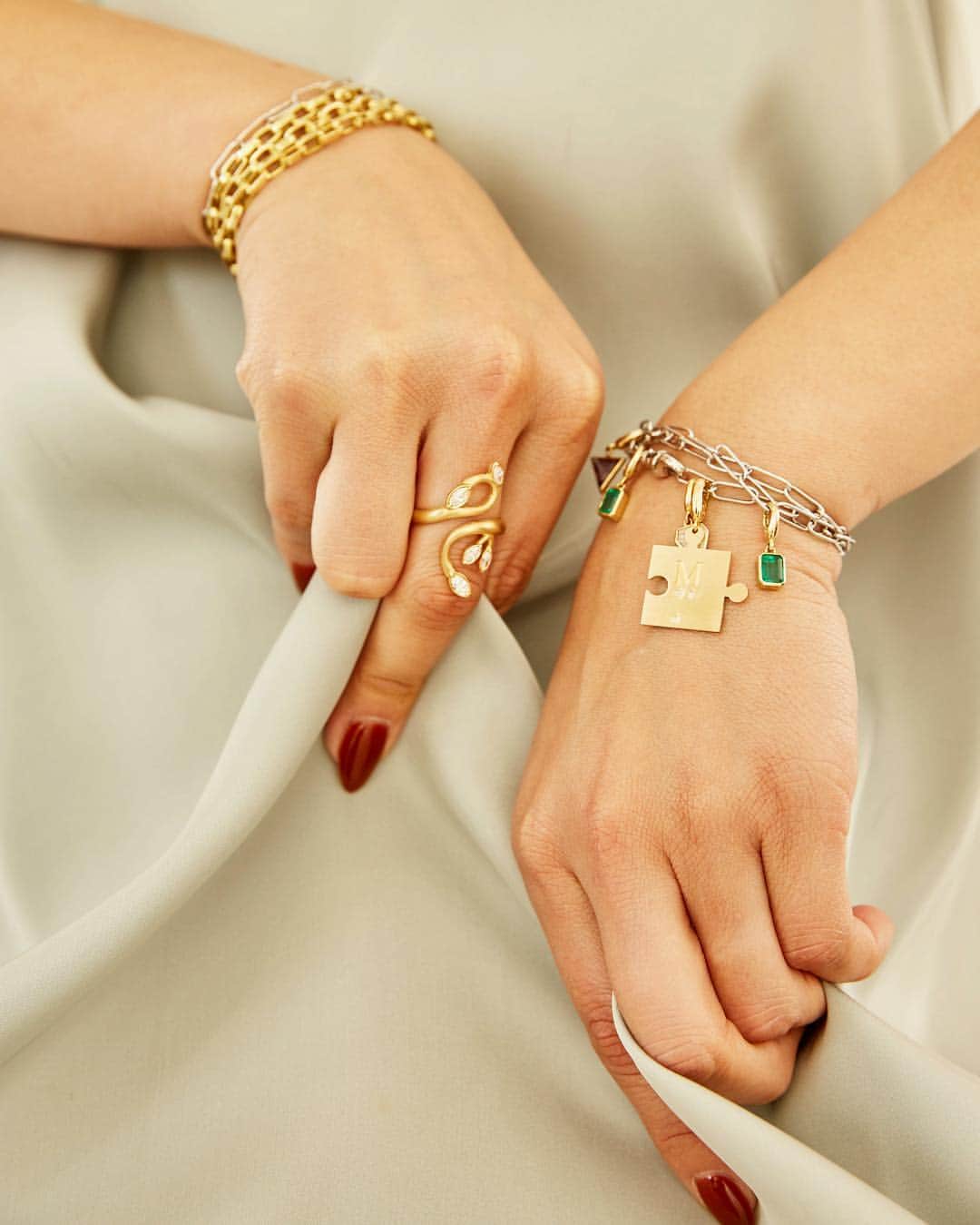 稲木ジョージのインスタグラム：「5 more days until @milamorejewelry pop-up shop in Tokyo❤️💎 ミラモアは、18金とハイクオリティのダイヤしか使いません🤩 なぜならば、金メッキは剥がれるし、素材に価値がないから。何事もメッキはいつか剥がれちゃうよね😎👻」