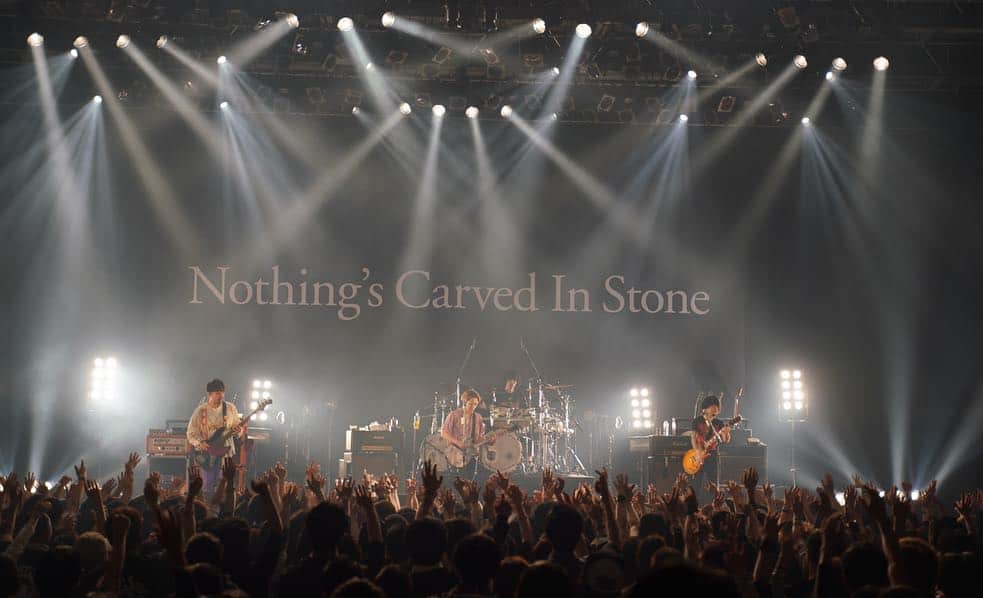 Nothing’s Carved In Stoneさんのインスタグラム写真 - (Nothing’s Carved In StoneInstagram)「大阪ありがとうございました！！！2018/11/15以来でしたが、相変わらず熱く出迎えてくれて感謝です！！！ 盛り上げてくれたIVYも最高でした！！ 2019HIHツアーも残すは東京です。お楽しみに！ #nothingscarvedinstone #silversunrecords #ナッシングス#ivytofraudulentgame」4月13日 8時58分 - nothingscarvedinstone