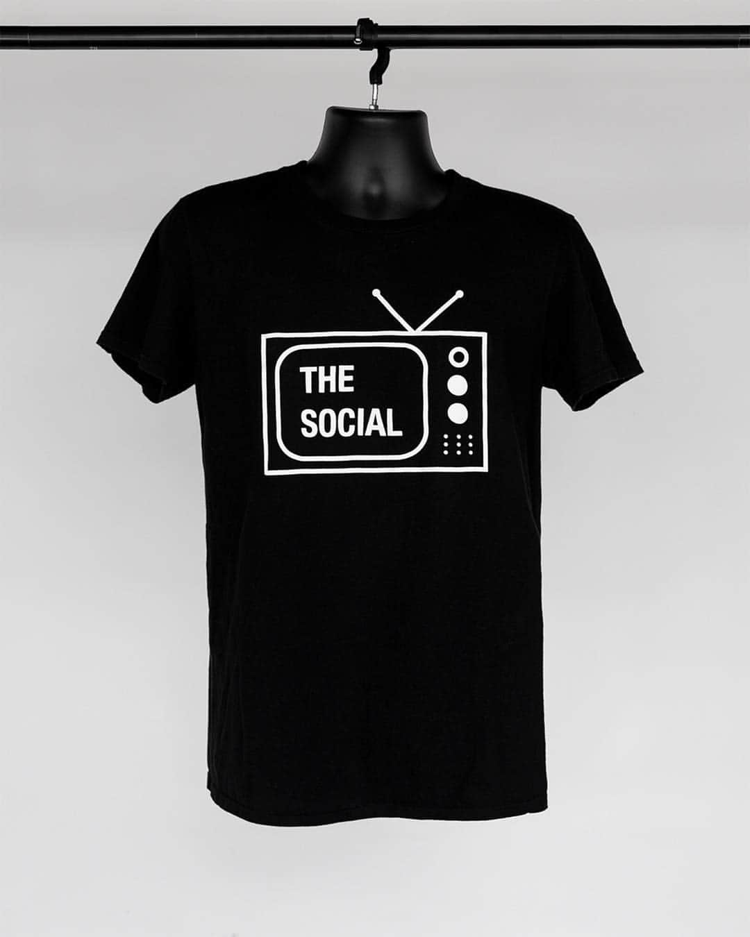 キートン・ストロンバーグさんのインスタグラム写真 - (キートン・ストロンバーグInstagram)「THE SOCIAL T-Shirts now available online! Link in bio 📺🖤」4月13日 9時00分 - keatonstromberg