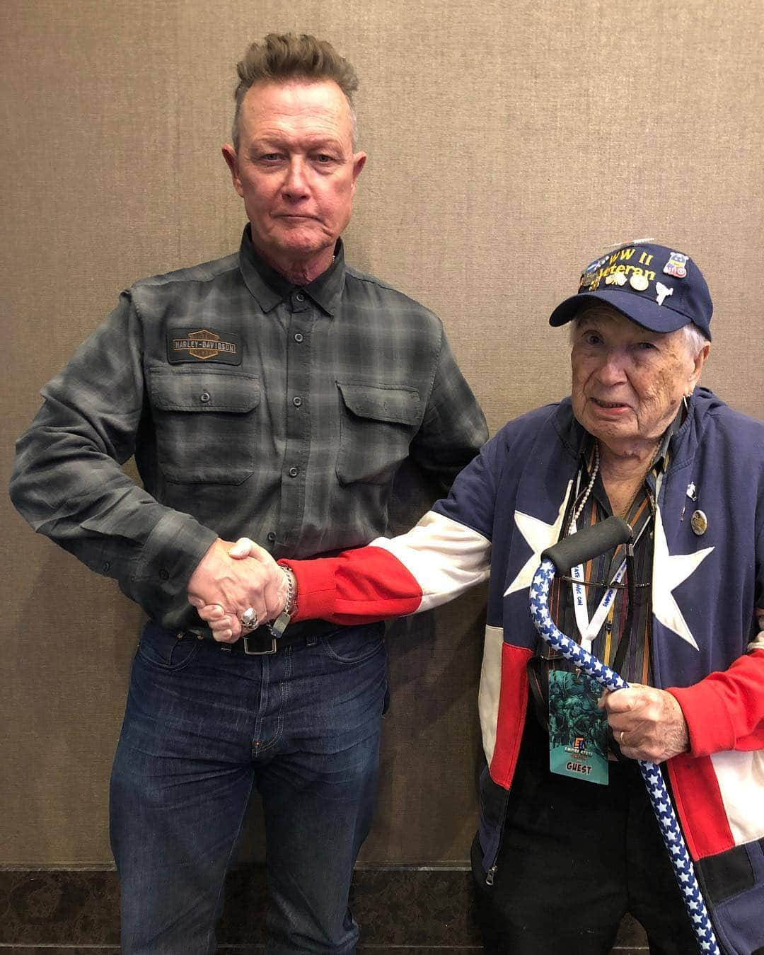 ロバート・パトリックさんのインスタグラム写真 - (ロバート・パトリックInstagram)「What an honor to meet WWII Veteran and the co-creator of Captain American! Allen Bellman www.allenbellman.com」4月13日 9時00分 - ripfighter