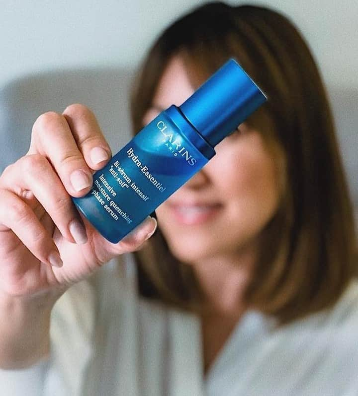 CLARINSさんのインスタグラム写真 - (CLARINSInstagram)「"Thank goodness for this formulation! What I love about Hydra-Essentiel Bi-Phase Serum is that it locks in moisture, keeping my skin dewy and radiant throughout the day." -@savvyinsta . . . #ClarinsSkincare #SerumSOS #SkinSolutions #SkincareRoutine #HealthySkin #NaturalSkincare」4月13日 9時10分 - clarinsusa