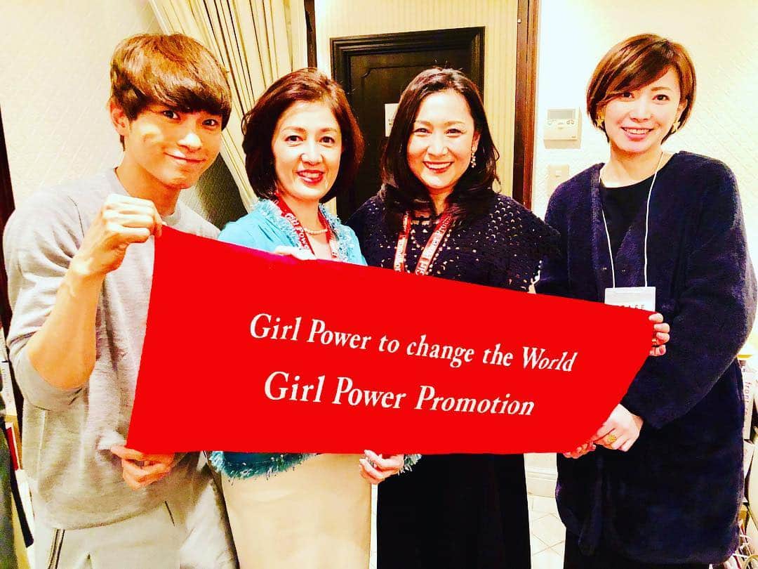 勝恵子さんのインスタグラム写真 - (勝恵子Instagram)「#  海外トレンドやセレブリティの 情報発信サイト・ FRONTROW  主催の 「FRNTROW. #GIRLPOWER Spring Party」  理事を務めている、NGO  Girl Powerの 活動報告をさせていただきました。  会場は、女子なデザインで お洒落女子が沢山！  女子が集まるとPowerが生まれる！  メイクアップショーやヘアショーなど ファッション満載のパーティーの中、 NGOの活動についても、 とても熱心に聞いてくださった 皆さん。きっかけがあれば 自分に出来る社会貢献をしたい！ そんな女子達が沢山います。  #girlpower  #frontrow  #spring  #party #frontlowparty  #ngo  #charityparty」4月13日 9時32分 - keiko.katsu
