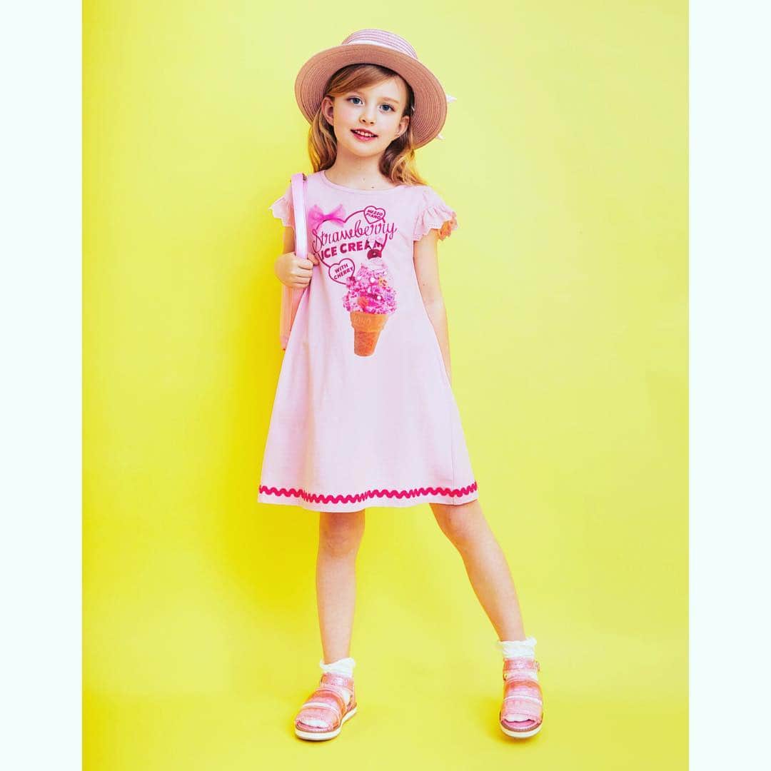 mezzo pianoさんのインスタグラム写真 - (mezzo pianoInstagram)「.﻿﻿ ❤︎mezzo piano 30th ANNIVERSARY❤︎﻿﻿﻿ summer collection 2019﻿﻿﻿ ﻿ ストロベリーアイスクリーム プリントの﻿ ワンピースはこれ1枚で可愛さ◎﻿ ﻿ ■ワンピース ¥10,584﻿ ■帽子 ¥7,452﻿ ■ソックス ¥1,296﻿ ■サンダル ¥10,584﻿ ﻿ ※商品の入荷状況は、お近くのショップまで﻿﻿ お問い合わせください。 ﻿﻿ ﻿﻿ ﻿﻿﻿﻿ ❤︎︎︎❤︎︎︎❤︎︎︎❤︎︎︎❤︎︎︎❤︎︎︎❤︎︎︎❤︎︎︎❤︎︎︎❤︎︎︎❤︎︎︎❤︎︎︎❤︎︎︎❤︎︎︎❤︎︎︎❤︎︎︎﻿﻿﻿﻿﻿﻿﻿﻿ #メゾピアノ30周年﻿#メゾピアノ #mezzopiano﻿﻿﻿﻿﻿﻿﻿﻿﻿﻿﻿﻿﻿﻿﻿﻿﻿ #summercollection #夏コレクション﻿﻿﻿﻿﻿﻿﻿﻿﻿﻿﻿﻿﻿#夏物#新作  #プリセス#女の子のママ #女の子ママとつながりたい #可愛い #女の子 #ピンク好き #ピンク＃ママスタグラム﻿#ママ撮 #インスタベイビー#ベビスタグラ#kidsfashion #kidswear ﻿ #pink #粉红色 #こども #子供服 #kidswear  #キッズファション #kidsfashion #ig_japan #ig_kids ﻿﻿﻿﻿﻿ ﻿」4月13日 9時42分 - mezzopiano_official