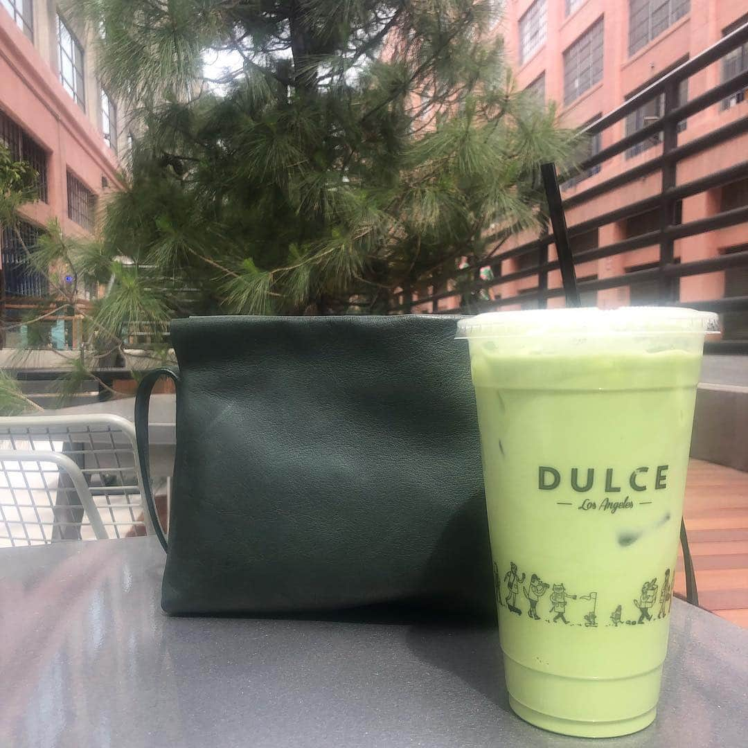 フリーディアさんのインスタグラム写真 - (フリーディアInstagram)「🍡Feeling these colors 🧤👛🌲🌷色の組み合わせが好き。🍵🍬 🍧🔋⠀⠀⠀⠀⠀⠀⠀⠀⠀⠀⠀⠀ ⠀⠀⠀⠀⠀⠀⠀⠀⠀⠀⠀⠀ ⠀⠀⠀⠀⠀⠀⠀⠀⠀⠀⠀⠀ ⠀⠀⠀⠀⠀⠀⠀⠀⠀⠀⠀⠀ #matchalattegreen #forestgreen #darkgreen #pink #pinkwalls #pinkbuildings #hues #colorstory #dulce #dulcedtla #cos #rowdtla」4月13日 9時43分 - friediamn