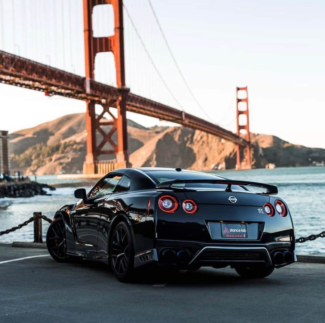 Nissanさんのインスタグラム写真 - (NissanInstagram)「And that's why it's called the magic hour. #NissanGTR #OMGTR #R35 📷: @californiaexoticdaily 🚗: @i8mygtr」4月13日 10時00分 - nissan