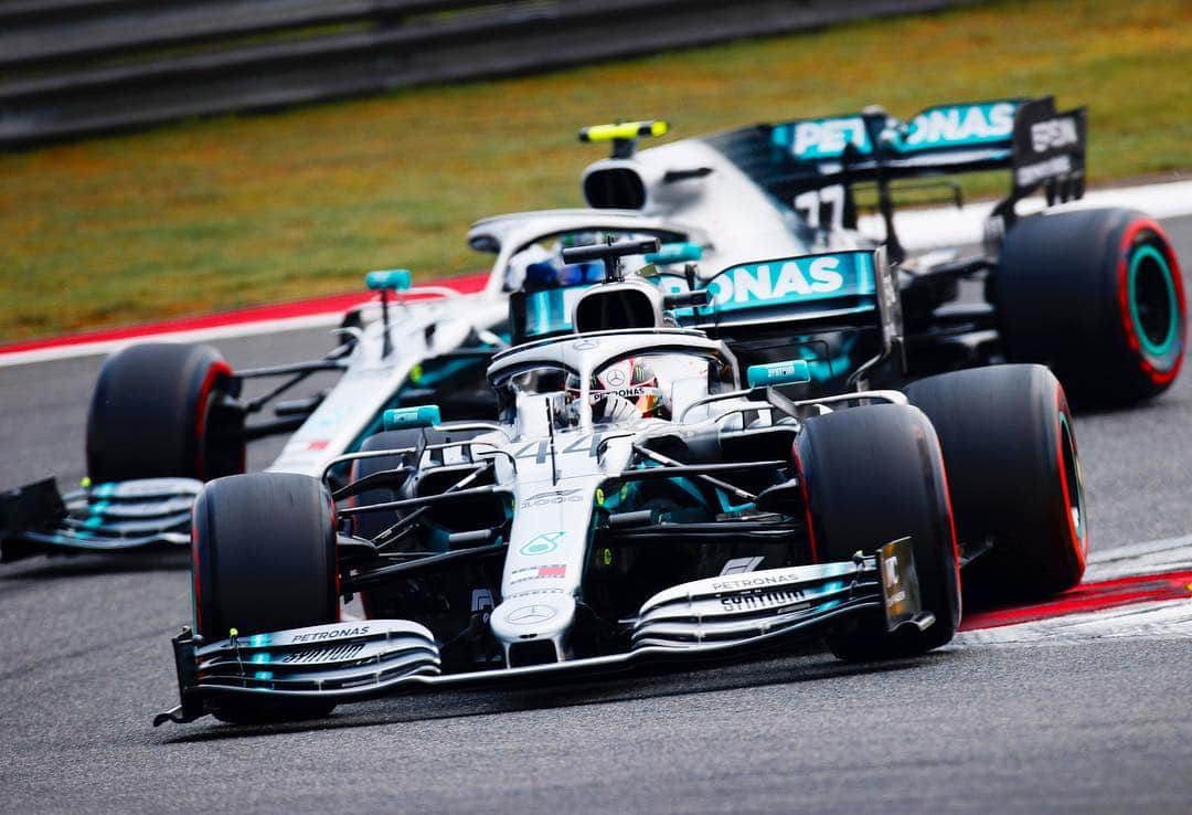 MERCEDES AMG PETRONASさんのインスタグラム写真 - (MERCEDES AMG PETRONASInstagram)「IT’S QUALI DAY! 🙌  Where in the world will you be tuning in from to support the boys?! 🌎📺 • • • #MercedesAMGF1 #Mercedes #F1 #ChineseGP #Race1000 #VB77 #LH44 #PETRONASmotorsports」4月13日 9時55分 - mercedesamgf1