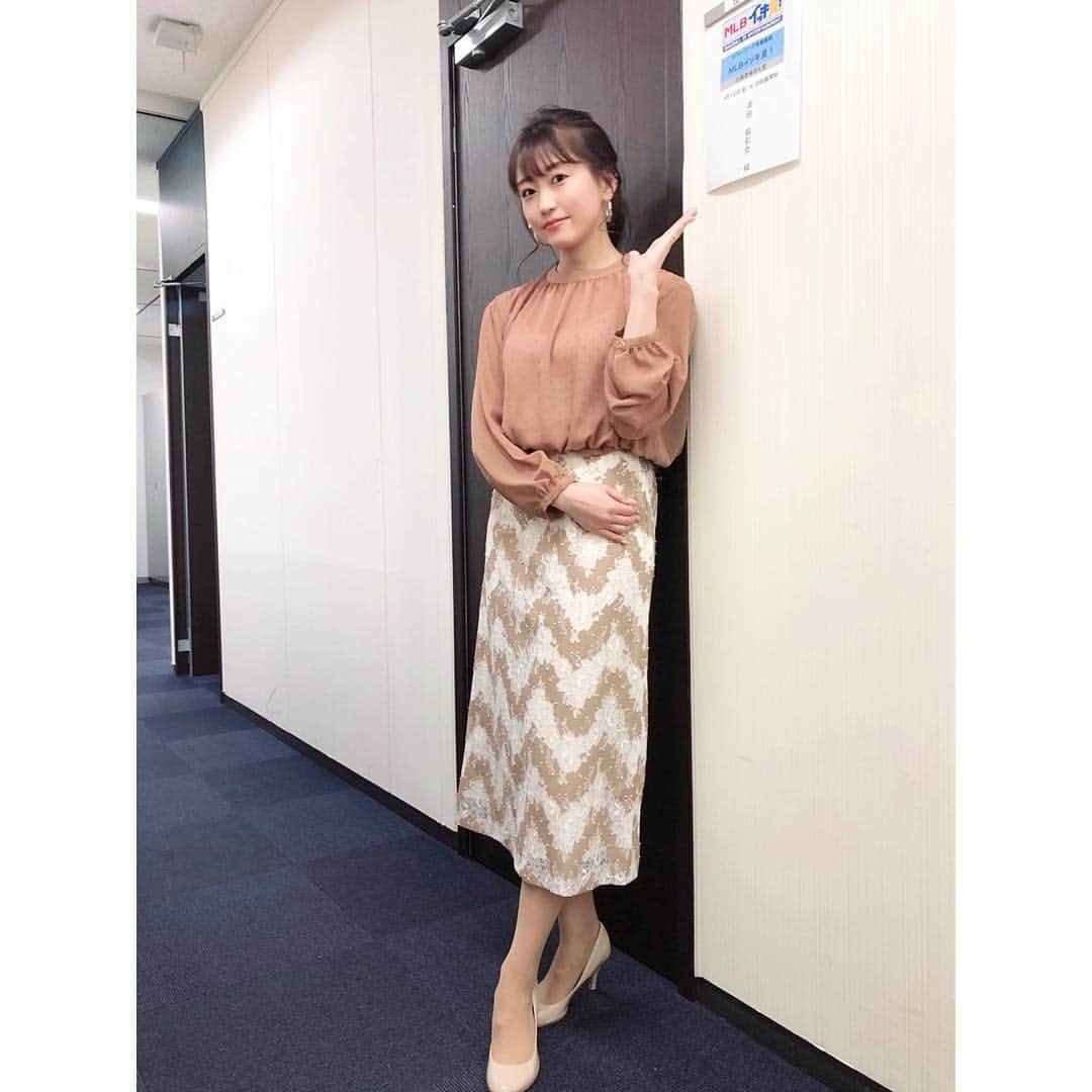 津田麻莉奈さんのインスタグラム写真 - (津田麻莉奈Instagram)「#おはよーちゃん 昨夜の、 #JSPORTS #MLBイッキ見！ ご覧下さった皆さま、ありがとうございます😊⚾️ ⁑ 衣装は👉 @tiensecoute 春らしいベージュ系のコーディネート。 このスカート、実は同じ柄のセットアップなんですよ✨ 上下で着ても素敵でした💕 ⁑ #新番組 #MLB #メジャーリーグ  #野球 #野球好き  #majorleague  #majorleaguebaseball  #衣装 #コーデ #春コーデ #ベージュコーデ  #タイトスカート  #outfitoftheday  #coordinate  #ootd #tiensecoute #ティアンエクート #まりなる #津田麻莉奈」4月13日 9時57分 - tsudamarinal