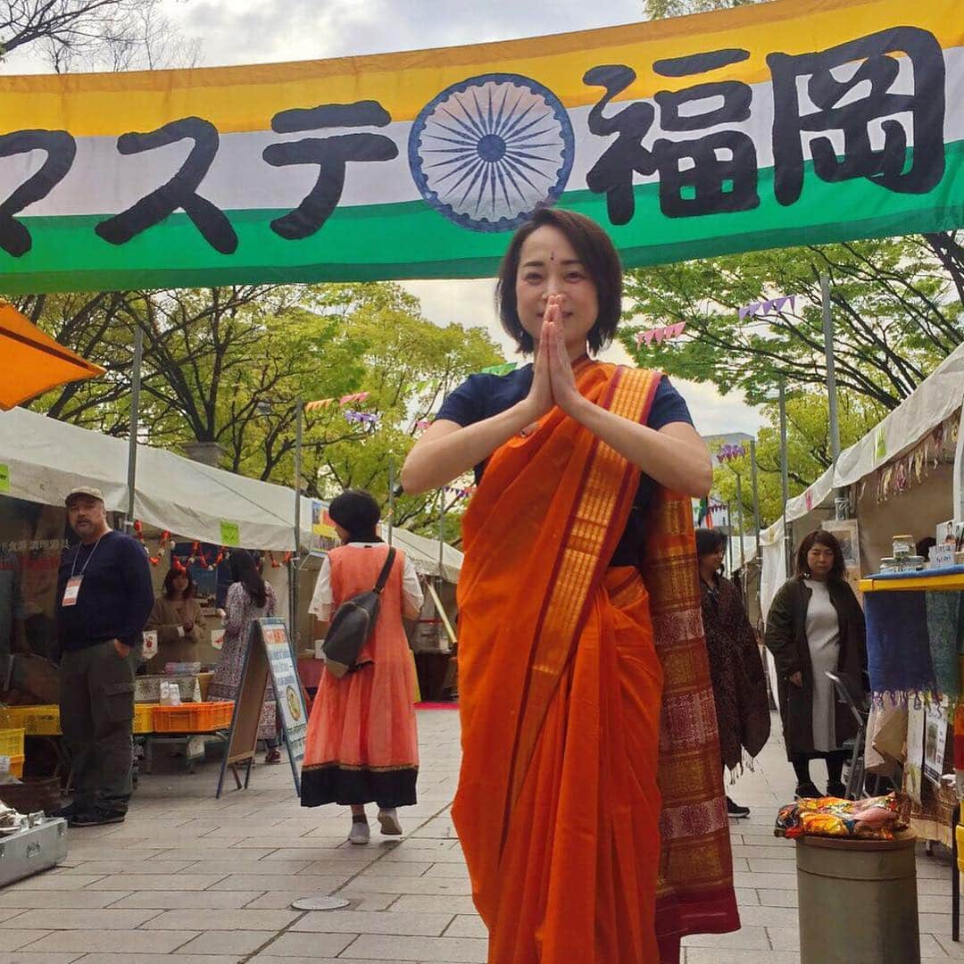 テレビ西日本「Cubetnc」さんのインスタグラム写真 - (テレビ西日本「Cubetnc」Instagram)「福岡市・天神に、 “リトル・インディア”が出現！？ きょうの中継は、今年で４回目となる インドの魅力にふれられるイベント 「ナマステ福岡」の会場からお伝えします！ インドの民族衣装・サリーの着付け体験も できるということで、 鶴田リポーターも着させていただきましたよ！ 放送は、まもなく午前10時25分からです。 お楽しみに！  #鶴田麻貴子 #ナマステ福岡2019　#インド　#サリー #天神中央公園 #福岡NEWSファイルCUBE #田久保尚英　#角田華子 #テレビ西日本　#TNC」4月13日 10時11分 - cubetnc