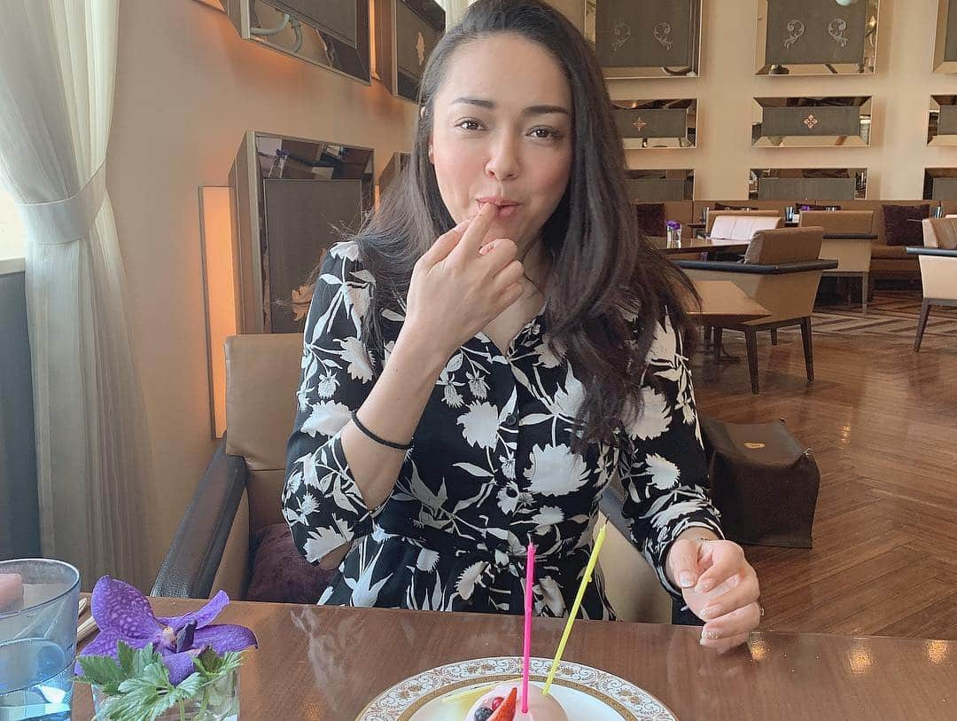 吉田セイラさんのインスタグラム写真 - (吉田セイラInstagram)「今週は 誕生日お祝いや、お寿司食べに一緒に食べたり、せいこが、記憶力良すぎて、大学の思い出話に笑いが絶えない時間を過ごせました❤️ありがとう😊 #happy #goodvibes #workharder #friends #goodvibesonly #gorgeous #tiffany #cherryblossom #university #四天王寺大学 #love #thankyou」4月13日 10時14分 - seirayoshida