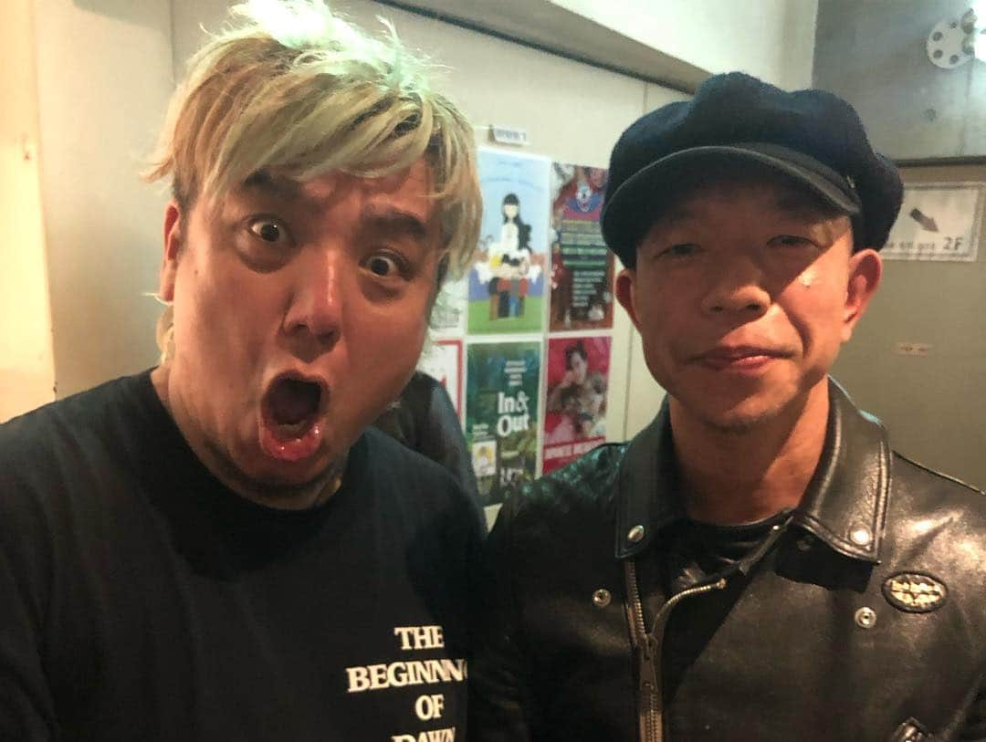 DUTTCHさんのインスタグラム写真 - (DUTTCHInstagram)「KYONO  YOAKE RELEASE PARTY -The Beginning of Dawn-  東京‼️WWWX ありがとうございました‼️ 熱々‼️圧々‼️厚々‼️な夜てした🤘  またバンド仲間からの熱がホンマ 有り難かった‼️ 感謝。  #KYONO #YAOKE #ミヤ #MUCC #HIROMITSU #AIRSWELL #DUTTCH  #UZMK  #ROS  #Jesse #wwwx #あっくんと久々にめっちゃ素めっちゃ作り笑い #zax #kazuya #小峠英二」4月13日 10時30分 - uzmkduttch