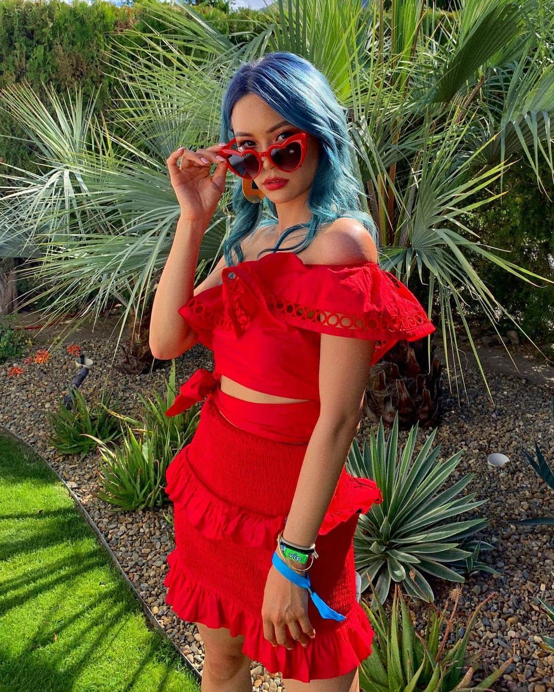 Yukiさんのインスタグラム写真 - (YukiInstagram)「Any else out here in the desert?! Dress: Penn Mini Dress in Strawberry from @revolve @loversfriendsla #revolve #revolveme」4月13日 10時55分 - yukibomb