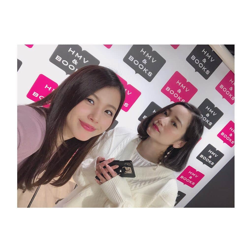 出口亜梨沙さんのインスタグラム写真 - (出口亜梨沙Instagram)「今日の﻿ 大阪HMV&BOOKS SHINSAIBASHI﻿ でのイベント、来て下さった方﻿ ありがとうございました💕﻿ ﻿ 本当に楽しかった、、、﻿ ずっと話せた、、、﻿ トークショーあと2時間はいけましたね、笑﻿ ﻿ 握手会も結構皆さん1人1人とお話出来た😳✨﻿ ﻿ また大阪でイベント沢山できたらいいな。﻿ 舞台でも大阪公演あるのでよかったらきてね😘﻿ ﻿ #出口亜梨沙﻿ #倉田瑠夏」4月13日 16時32分 - arisa_deguchi