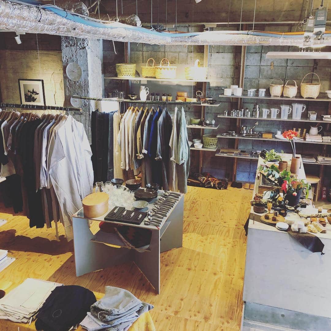 ひうらさとるさんのインスタグラム写真 - (ひうらさとるInstagram)「OUTBOUND in MMM城崎。目移りするステキグッズの数々！カゴバッグやワンピースもいっぱいあるよー。明日までだよー（╹◡╹）明日は三木屋で平井かずみさんのお花のワークショップもあるよー。 #mmmkinosaki  #outbound  #平井かずみ」4月13日 16時33分 - marikosatoru