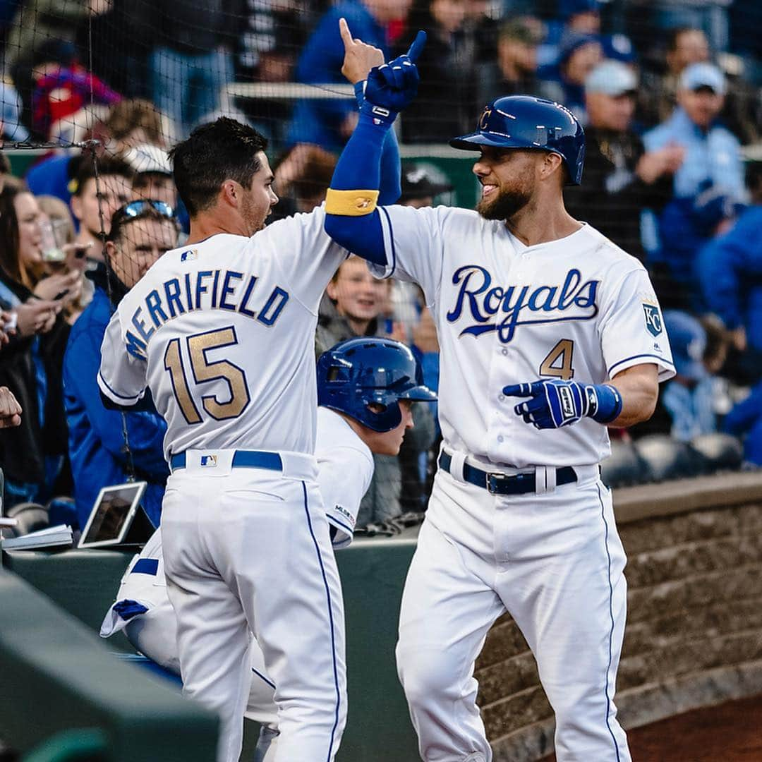 カンザスシティ・ロイヤルズさんのインスタグラム写真 - (カンザスシティ・ロイヤルズInstagram)「On Fridays, we wear gold and score runs. #AlwaysRoyal」4月13日 11時09分 - kcroyals